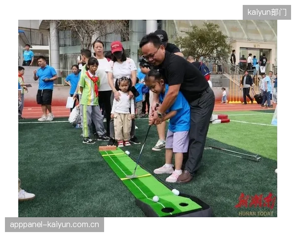 为吸引家庭观众，女子体育场馆的商业配套正向“亲子友好”偏移
